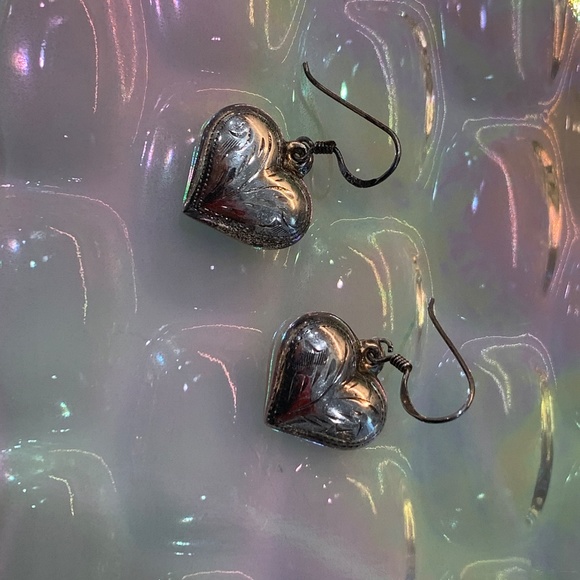 Vintage Etched Sterling Puffy Sweetheart Dangle Earrings - Picture 9 of 12